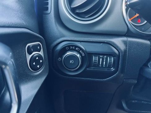 Used 2018 Jeep Wrangler Unlimited Sport S image 26