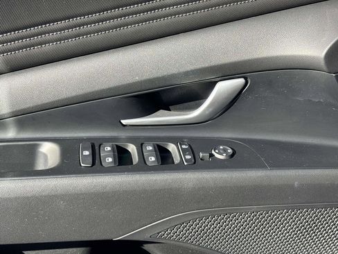 Certified 2021 Hyundai Elantra Limited image 16