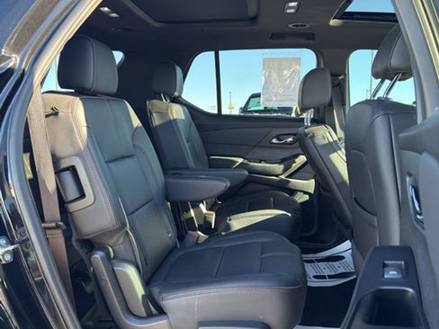 Used 2023 Chevrolet Traverse RS image 17