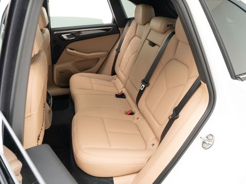 Used 2025 Porsche Macan image 31