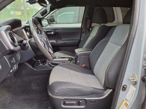 Used 2020 Toyota Tacoma TRD Sport w/ Technology Package AWD/4WD image 8