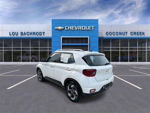 Used 2024 Hyundai Venue SEL image 6