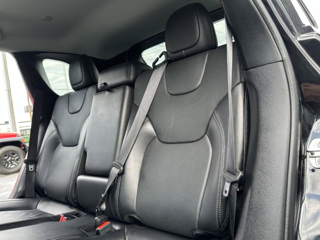 Used 2020 Jeep Cherokee Limited AWD/4WD image 32