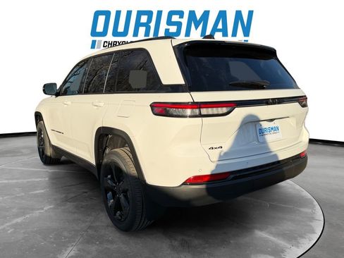 New 2025 Jeep Grand Cherokee Altitude image 4
