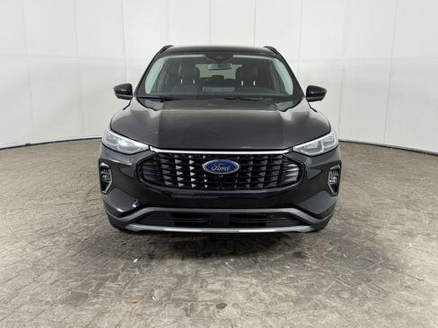 Used 2023 Ford Escape Platinum image 2