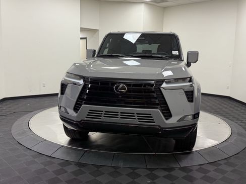 Used 2025 Lexus GX 550 w/ Accessory Package (2T) AWD/4WD image 2