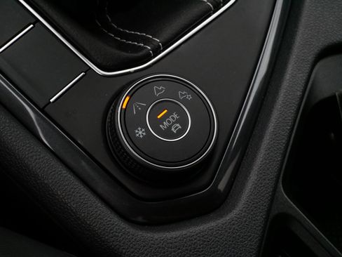 Certified 2024 Volkswagen Tiguan SE R-Line image 27