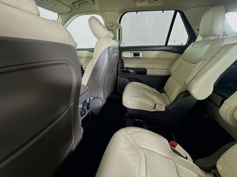 Used 2020 Ford Explorer Platinum w/ Premium Technology Package image 24