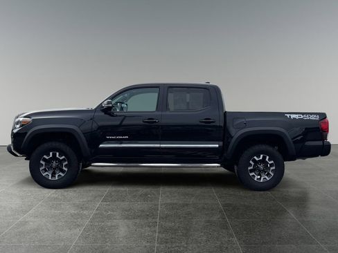 Used 2019 Toyota Tacoma TRD Off-Road w/ TRD Premium Off Road Package image 4