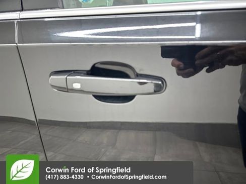 Used 2023 Chevrolet Traverse LT image 8