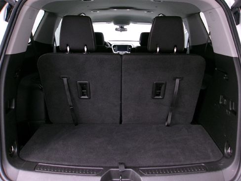 Certified 2022 GMC Acadia SLE w/ Driver Convenience Package image 12