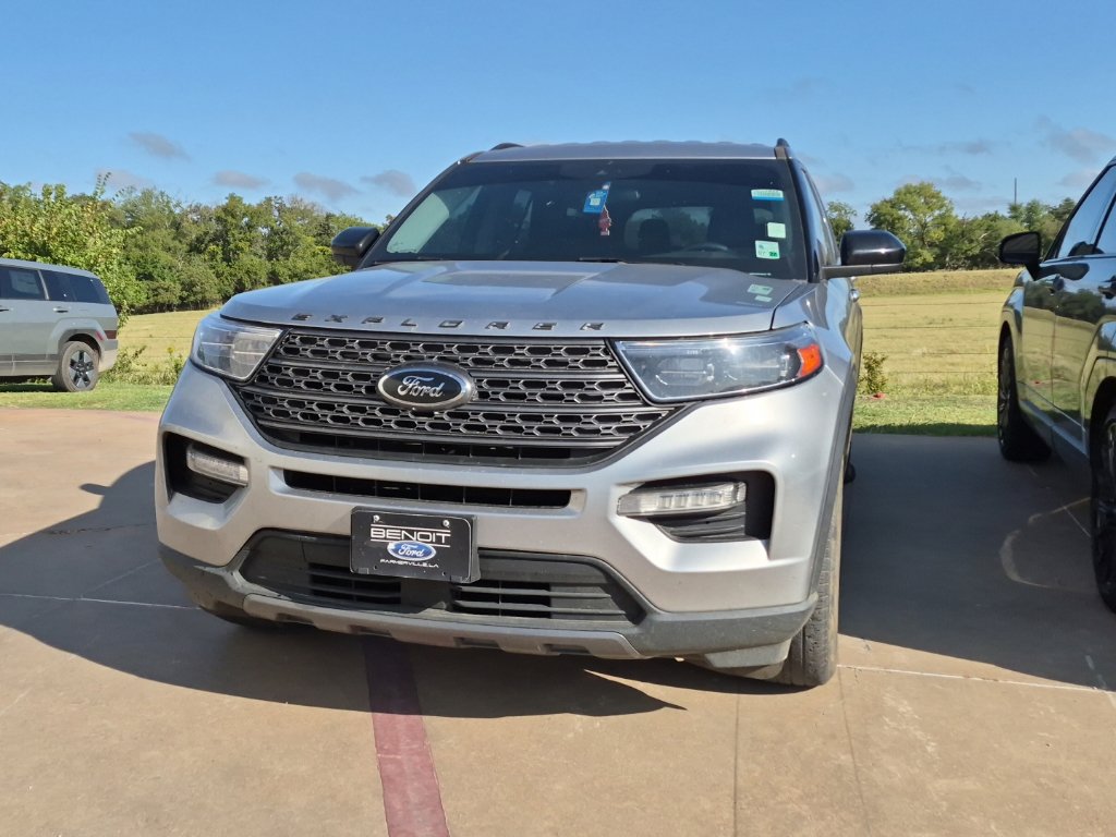 Used 2023 Ford Explorer XLT w/ Equipment Group 202A RWD image 5