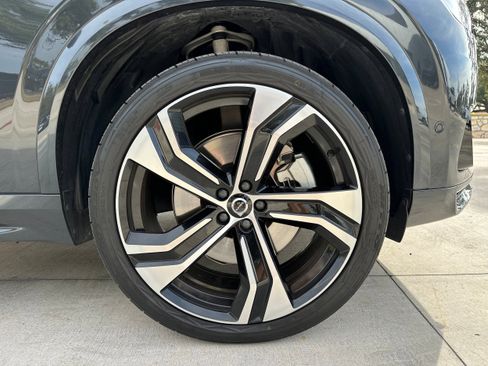 Used 2022 Volvo XC90 T8 R-Design w/ Advanced Package image 9