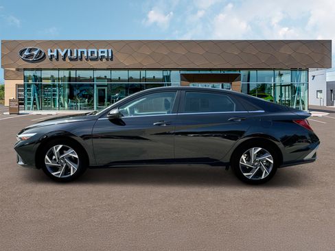 New 2025 Hyundai Elantra SEL FWD image 3