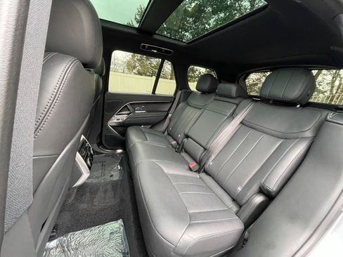 Used 2023 Land Rover Range Rover SE image 26