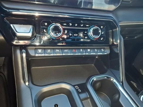 Used 2024 GMC Sierra 2500 AT4X image 15