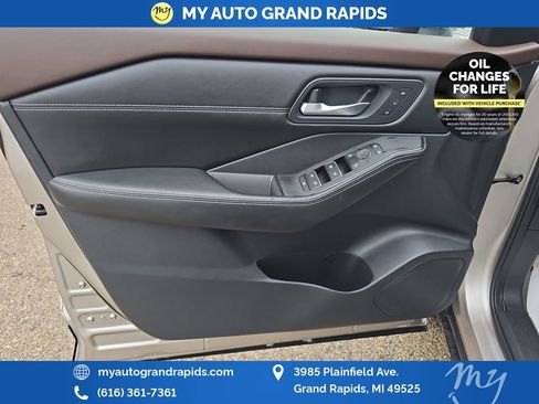 Used 2023 Nissan Rogue SL AWD/4WD image 10