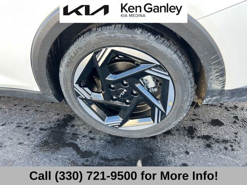 Certified 2025 Kia K4 EX image 24