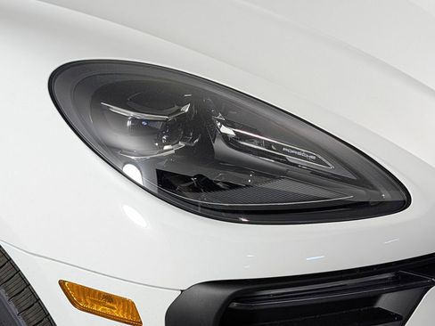 New 2026 Porsche Macan image 15