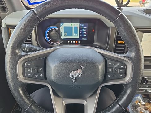 Used 2023 Ford Bronco Badlands image 7