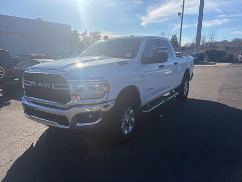 Used 2024 RAM 2500 Big Horn w/ Off Road Package image 3