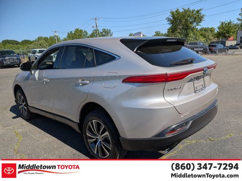 Used 2024 Toyota Venza LE AWD/4WD image 5