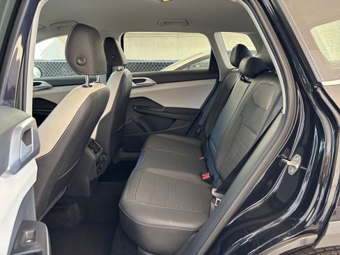 Used 2025 Volkswagen Taos SE image 25