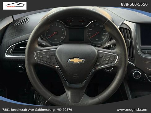 Used 2019 Chevrolet Cruze LT w/ Convenience Package FWD image 29