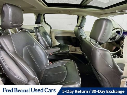 Used 2023 Chrysler Pacifica Limited FWD image 31
