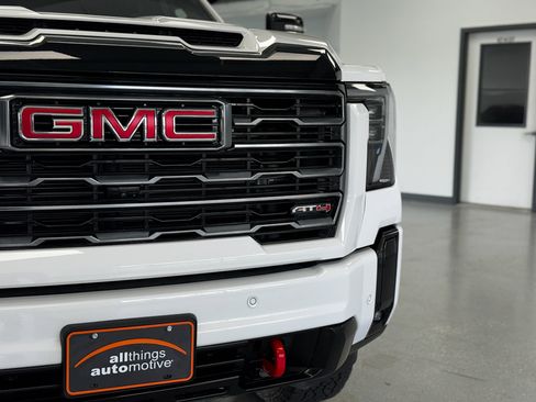 Used 2025 GMC Sierra 2500 AT4 image 11
