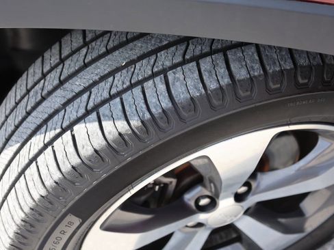 Used 2019 Jeep Cherokee Limited image 25