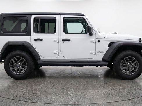 Used 2025 Jeep Wrangler Unlimited Sport AWD/4WD image 9
