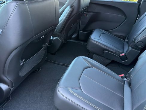 New 2026 Chrysler Pacifica Select image 10