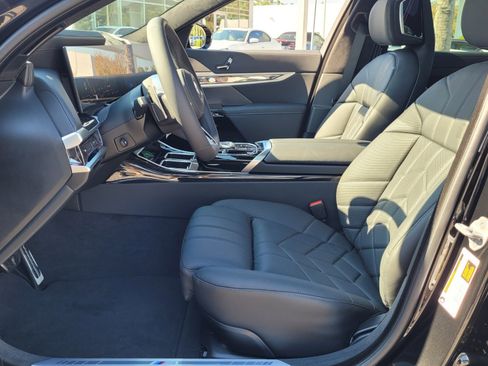 Used 2026 BMW 740i w/ Executive Package image 10