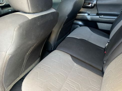 Used 2023 Toyota Tacoma TRD Sport w/ Technology Package RWD image 4