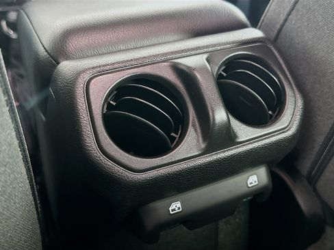 Used 2024 Jeep Wrangler Unlimited AWD/4WD image 25
