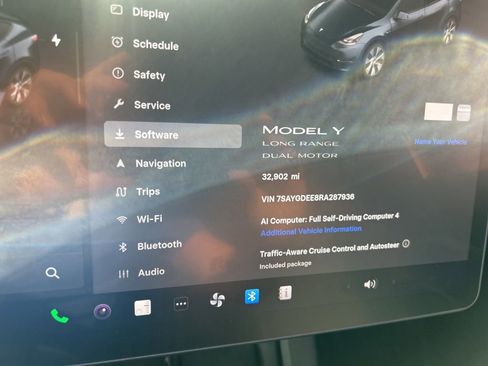 Used 2024 Tesla Model Y Long Range AWD/4WD image 3