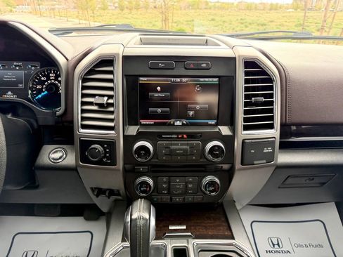 Used 2015 Ford F150 Platinum w/ Equipment Group 701A Luxury AWD/4WD image 26