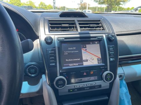 Used 2014 Toyota Camry XLE FWD image 5