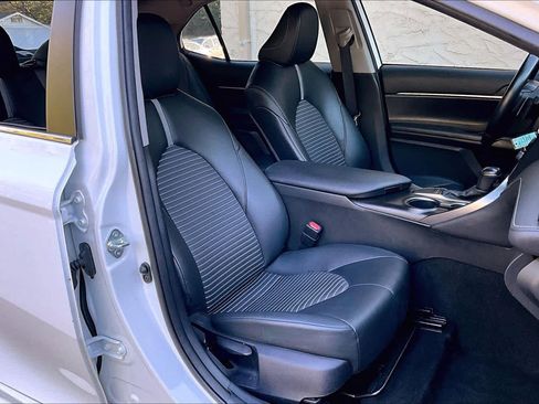 Used 2022 Toyota Camry SE image 9