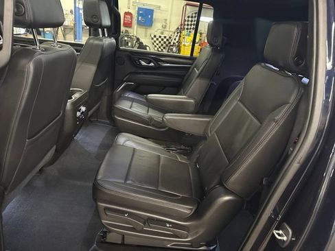 Used 2021 GMC Yukon XL Denali w/ Denali Premium Package AWD/4WD image 23