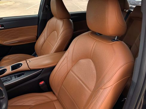 Used 2019 Toyota Avalon Limited image 12