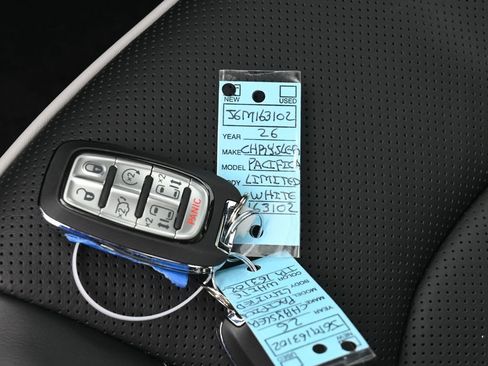 New 2026 Chrysler Pacifica Limited w/ S Appearance Package image 18