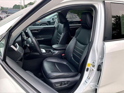 Used 2021 Toyota RAV4 XLE Premium AWD/4WD image 10