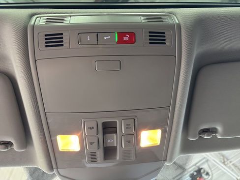 Used 2025 Volkswagen Jetta SE FWD image 31