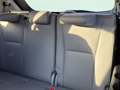Used 2021 Toyota Highlander Platinum image 28