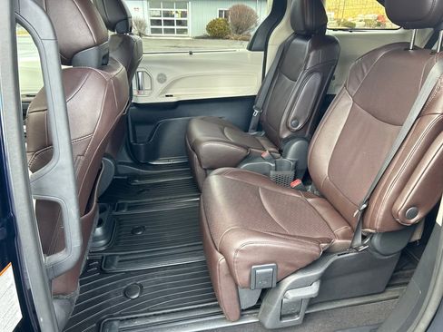Certified 2024 Toyota Sienna Platinum image 27
