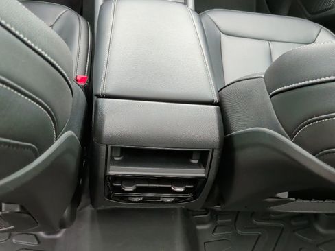 Used 2025 Jeep Grand Cherokee Limited w/ Black Appearance Package RWD image 39
