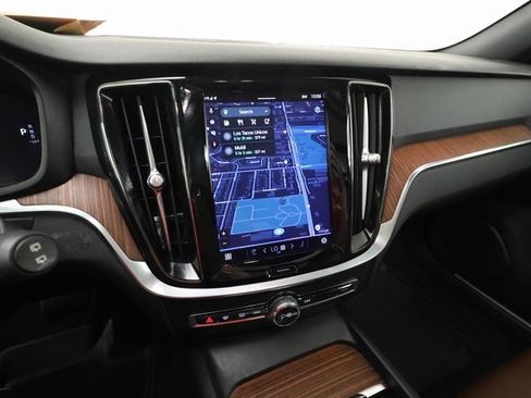 Used 2023 Volvo V60 B5 Cross Country Plus image 18