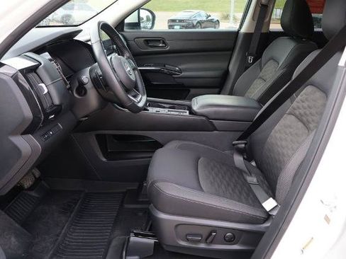 Certified 2024 Nissan Pathfinder SV FWD image 19